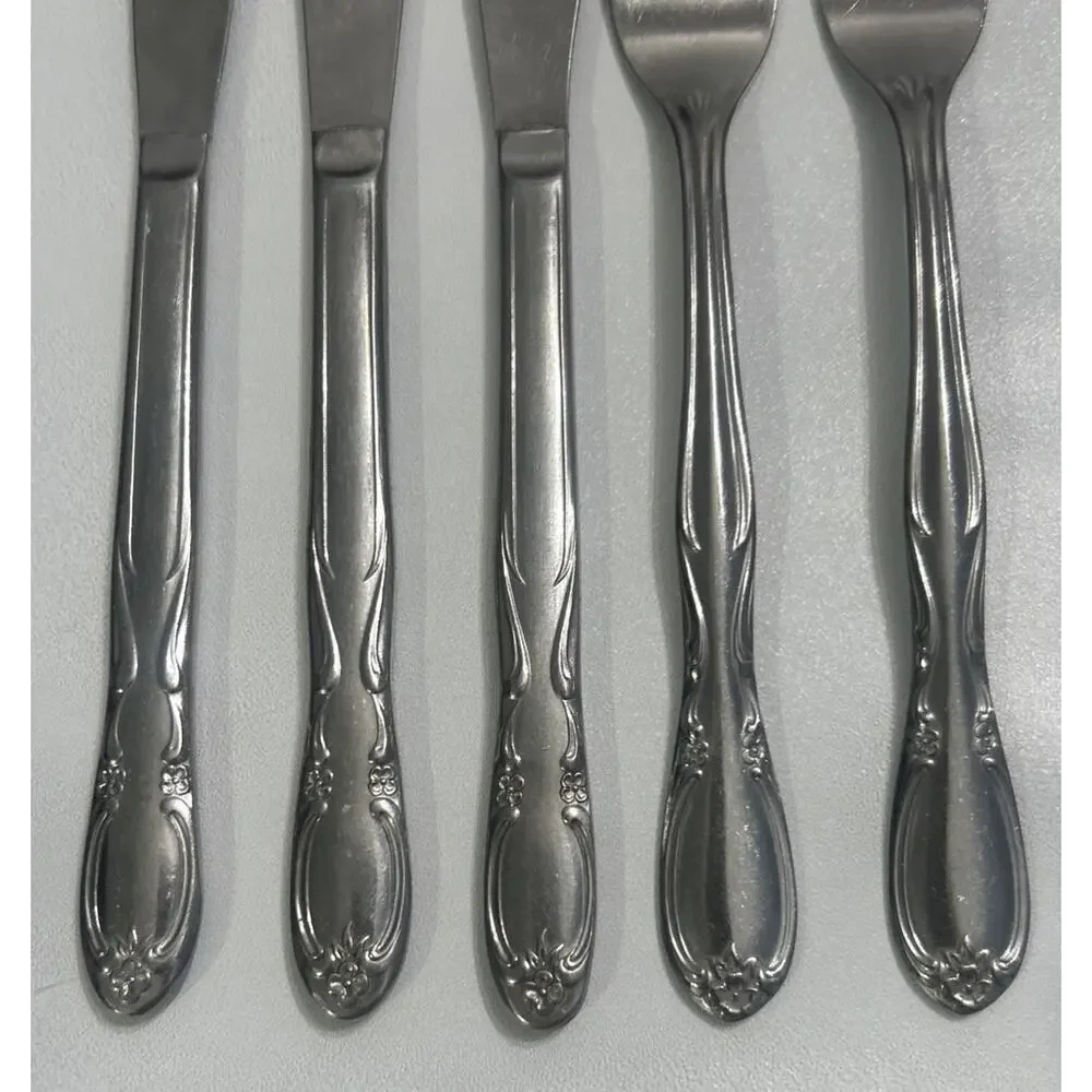 Vtg Superior International Chapel Hill Set of 5 - Dinner Knives & 2 Dinner Forks